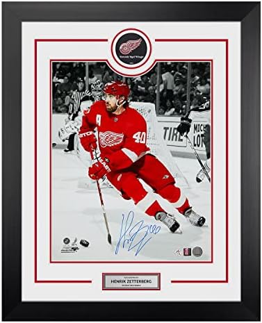 Хенрик Зеттерберг Подписа на шайбата на Детройт Ред Уингс, Изображението 23х27 Рамка - за Миене на НХЛ с автограф