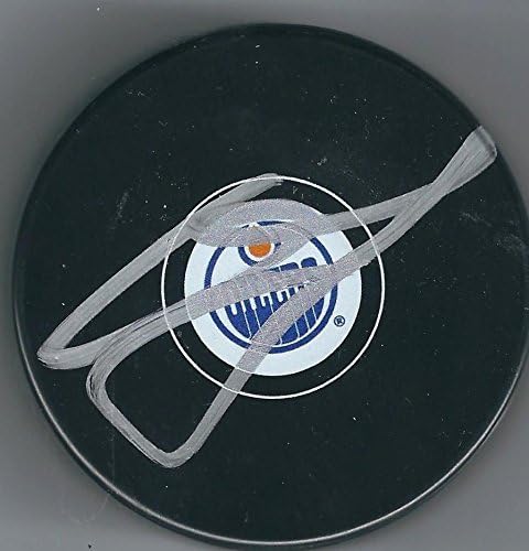 Хокейна шайба с автограф на ЕМА ЯКУПОВА Едмънтън Ойлърс - за Миене на НХЛ с автограф